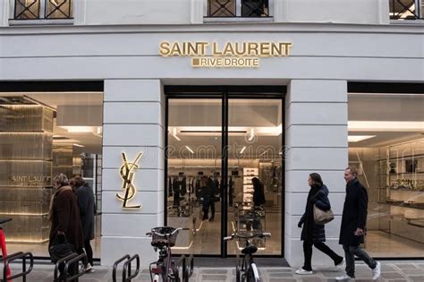 Saint Laurent. Negozi e rivenditori a Napoli Yves Saint Laurent.